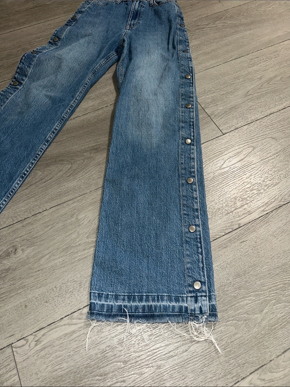 Trendy Social Tourist Ultra High Rise baggy with snap buttons size 25 - Picture 3 of 9